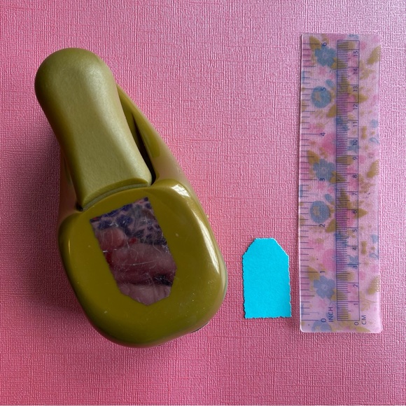 EK Success Paper Shaper Tag Punch - Picture 2 of 5